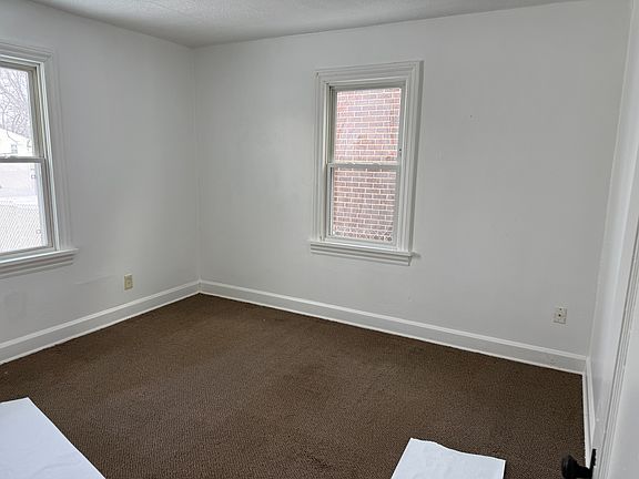 4th image of 2305 24th St NE