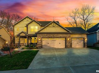 10026 N Brookshire Dr, Peoria, IL 61615