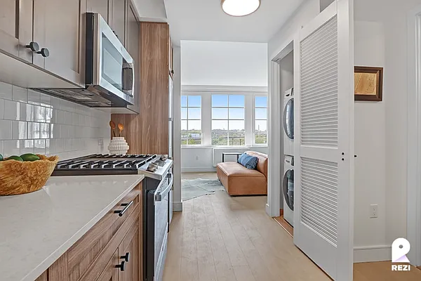 Rented by REZI | media 2