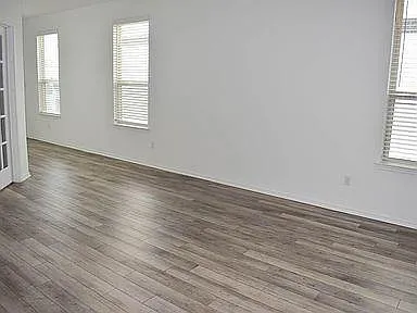 217 English Oak St — Photo 11
