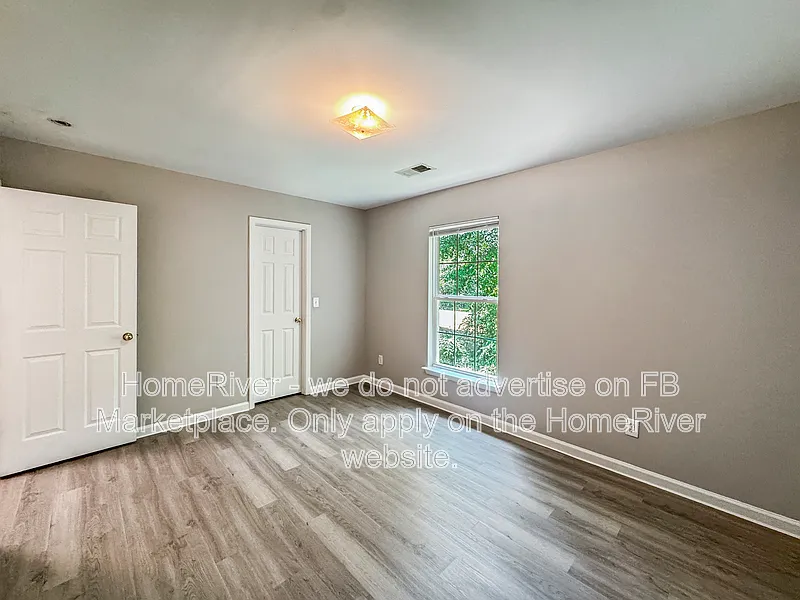 4 bed, 3.5 bath, 2765 sqft, $2,300 — Photo 2
