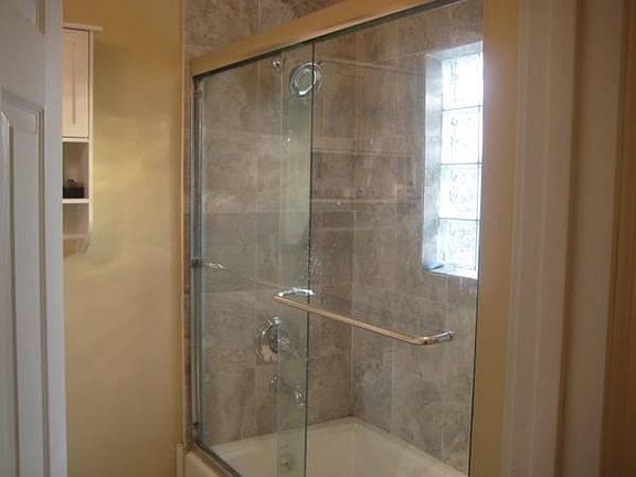 3rd image of 1820 N Washtenaw Ave #2