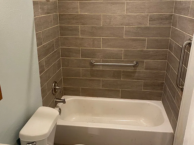 216 W Avenue C — Photo 19