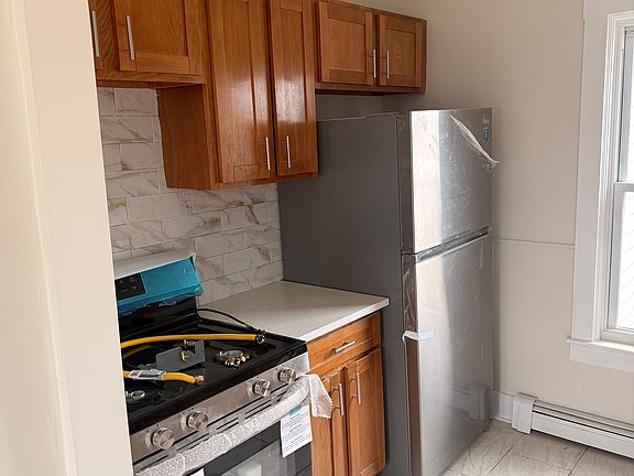 4th image of 50 Oak St Floor 2