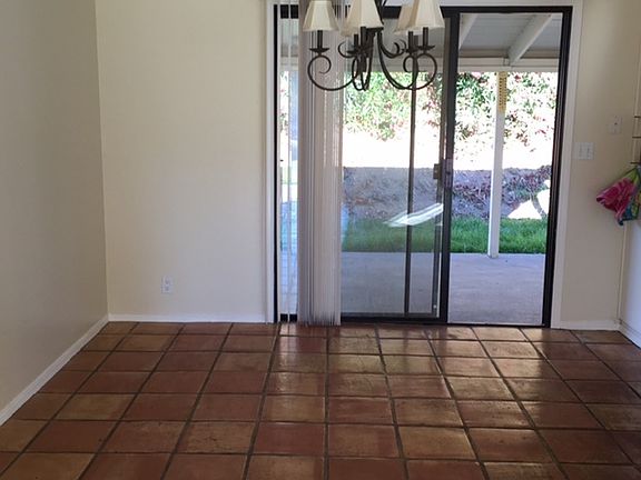 4th image of 2618 Meadowood Dr