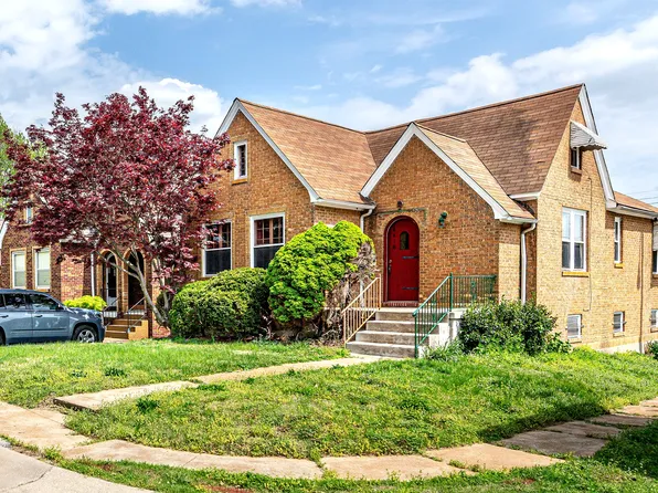 6418 West Ct, Saint Louis, MO 63116