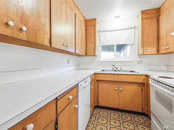 3rd image of 518 Garrison St E