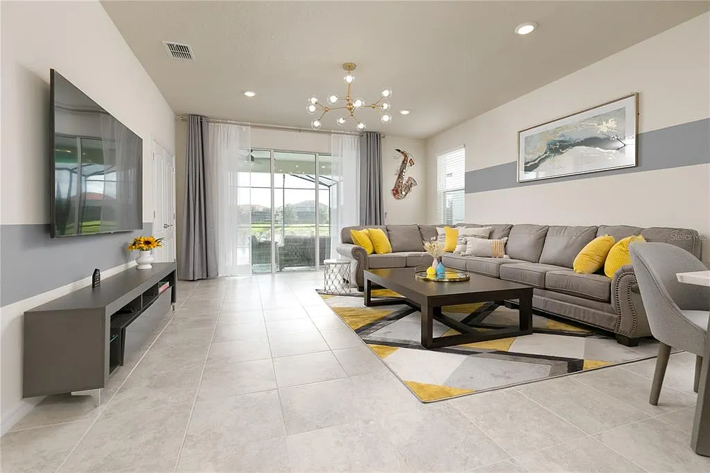 7 bed, 5.5 bath, 3281 sqft, $3,700 — Photo 3