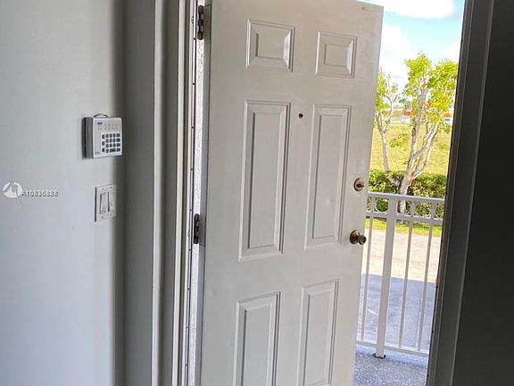 4th image of 1250 SE 26th St Unit 203