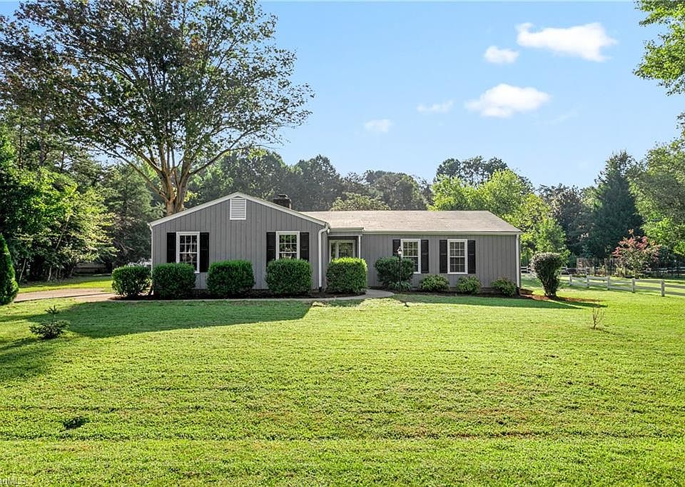 1st image of 303 Heatherford Dr