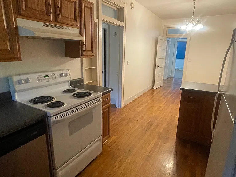 302 Harden St — Photo 5