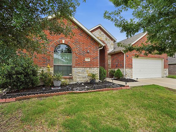 3rd image of 614 Catherine Ln