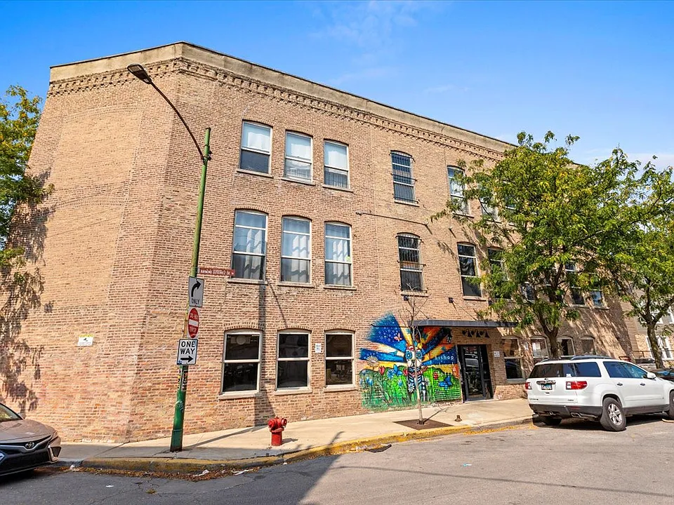 1822 S Bishop St #309