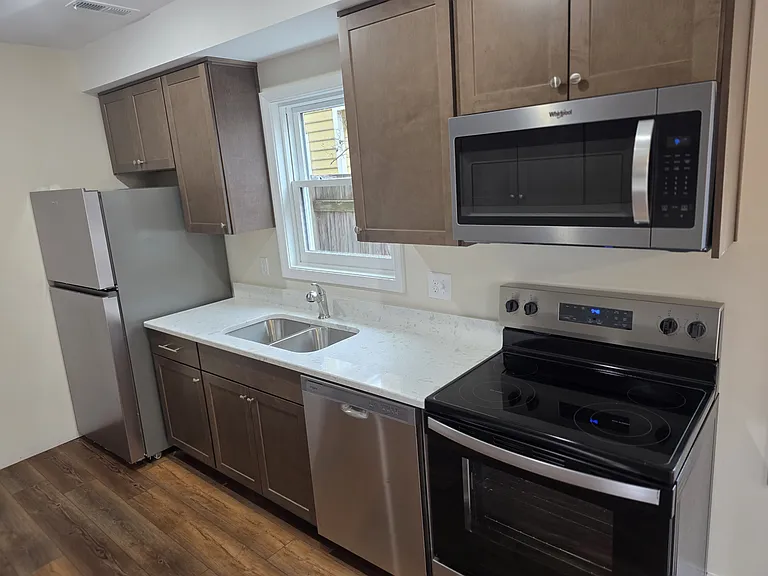 507 Caroline St #101 — Photo 9