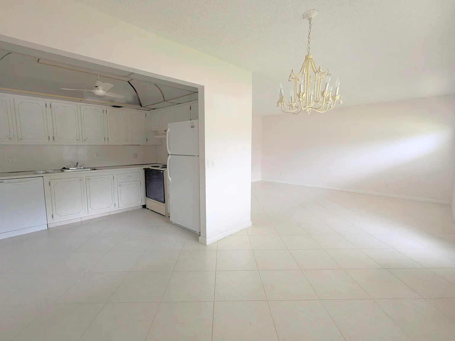 2 bed, 2.0 bath, 874 sqft, $1,850 — Photo 2