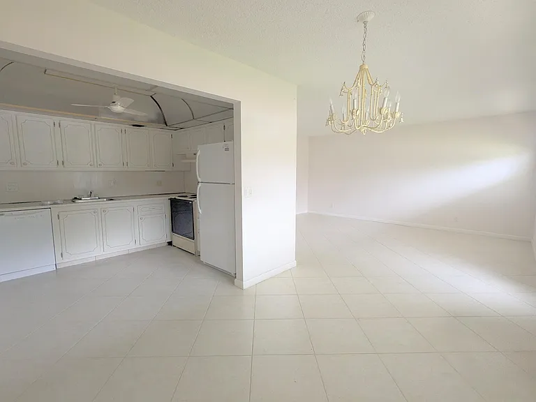 222 Somerset Dr #L — Photo 2