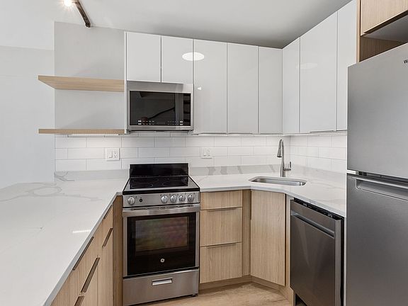 4th image of 6166 N Sheridan Rd APT 26J