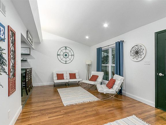 4th image of 904 Lynn Haven Ln