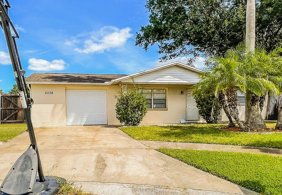 2228 Harrison Dr