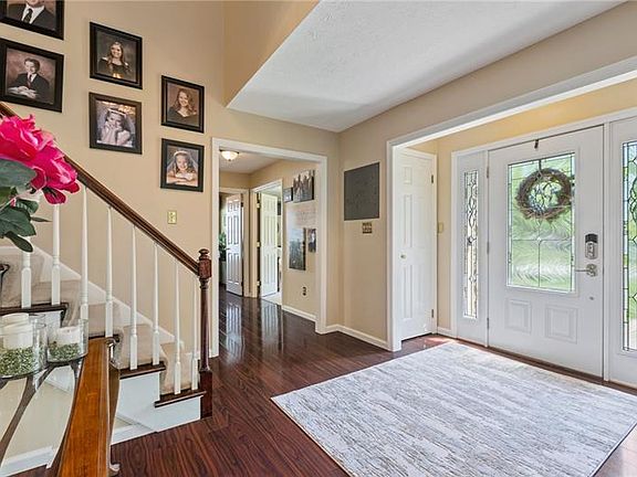 5th image of 450 Monmouth Dr