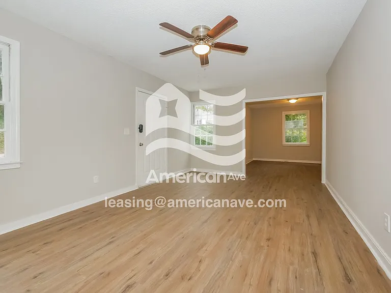 27477_005_wm_-_living_room_13337951.jpg