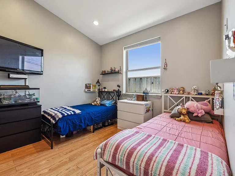 456 Grand Blvd — Photo 16