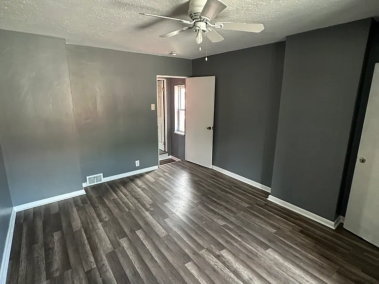 911-912 Main St #2 — Photo 15