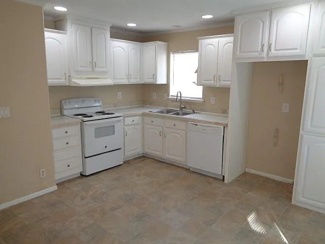 10015 Summerberry Ln — Photo 11