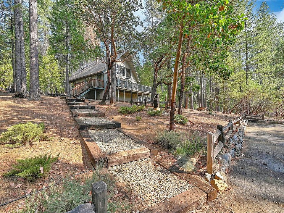 2nd image of 17599 Woodcrest Dr