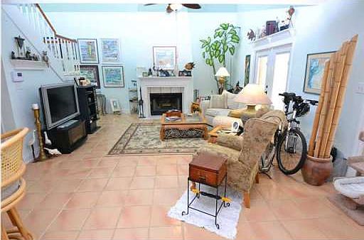 3rd image of 930 Gulf Shore Dr Unit 14