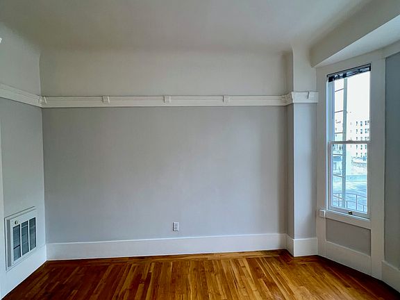 4th image of 542 Mason St #64