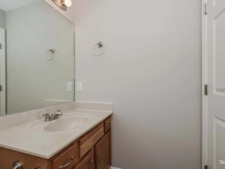 2104 Madison Ct — Photo 11