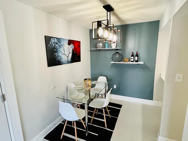 216 Preston Ln — Photo 4