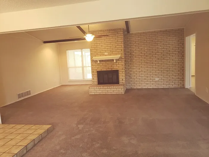3 bed, 2.0 bath, 1894 sqft, $2,095 — Photo 4