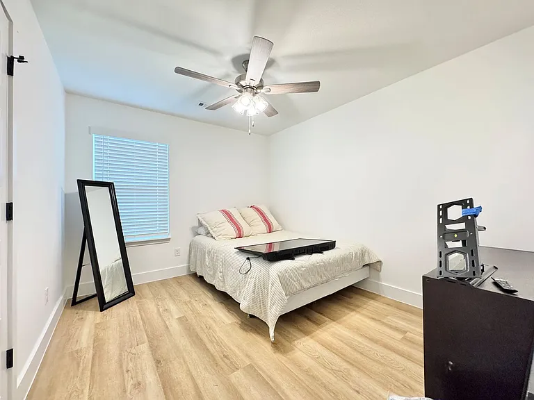 681 Kendra St — Photo 17