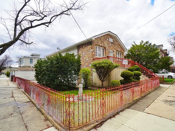2nd image of 1042 Crawford Ave