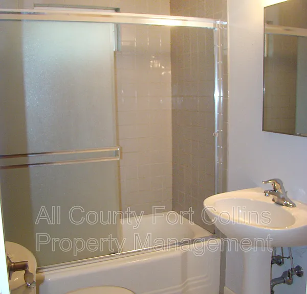 817 E Laurel St — Photo 11