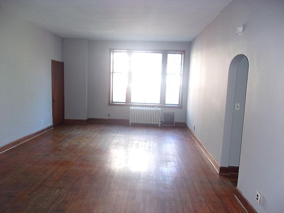 3rd image of 1000 Elmwood Ave APT 3