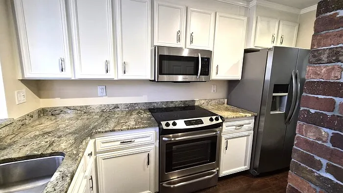2 bed, 2.5 bath, 1400 sqft, $2,100 — Photo 4