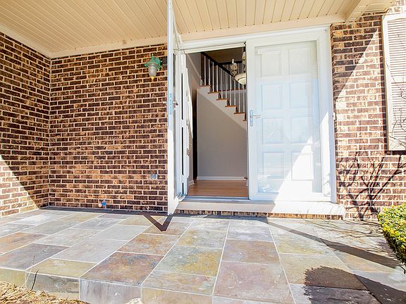 2nd image of 2215 N Dryden Ln