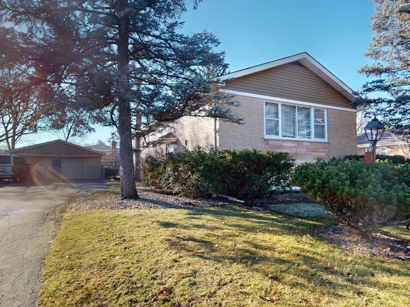 16W749 56th Pl, Clarendon Hills, IL 60514