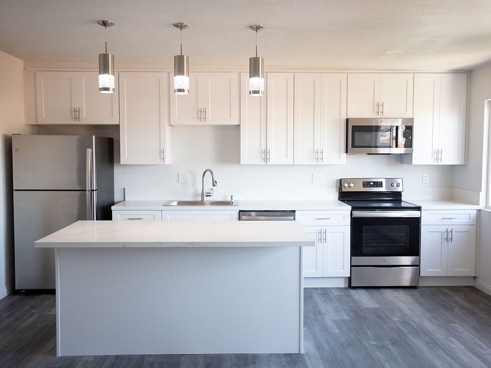Kitchen with Island and Stainless Steel appliances