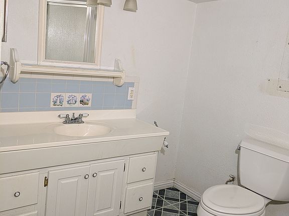 5th image of 802 Montana St