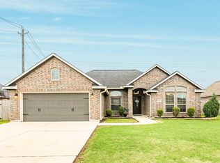 113 Cinnamon Ln, Lake Jackson, TX 77566