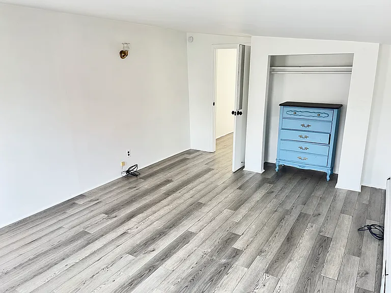 10 E Carroll St — Photo 11