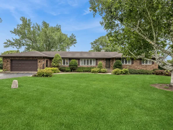 3035 Red Barn Rd, Crystal Lake, IL 60012