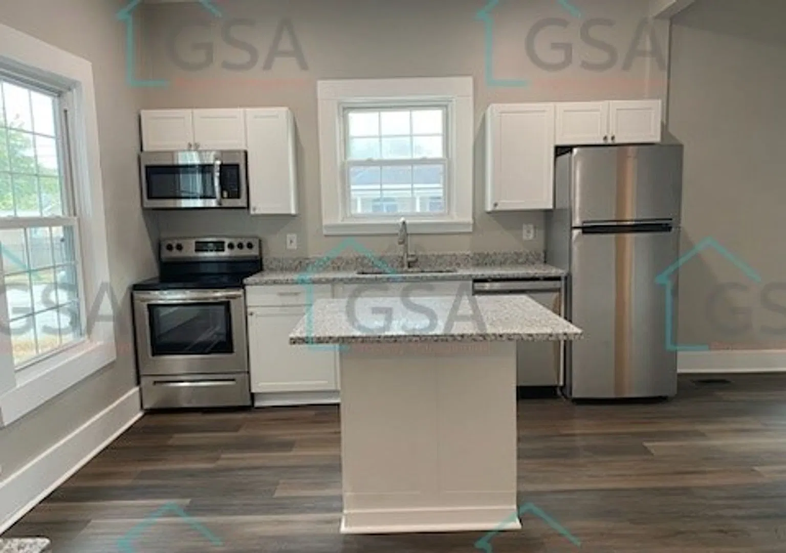 2 Bedroom 2 Bath Available! — Photo 3