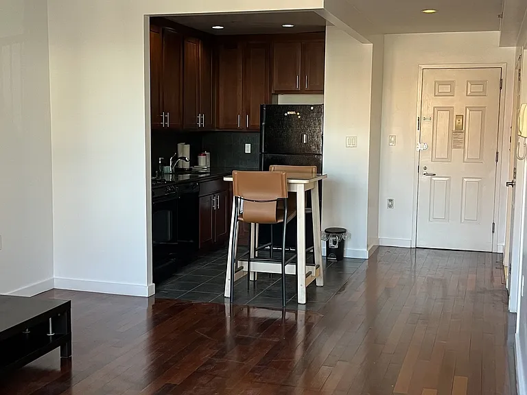 2124 Newtown Ave #4B — Photo 2