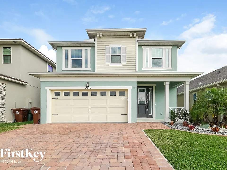 2412 Riverbank Cv