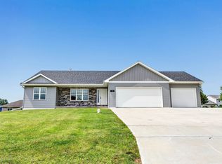 465 Mueller Ct, Luxemburg, WI 54217